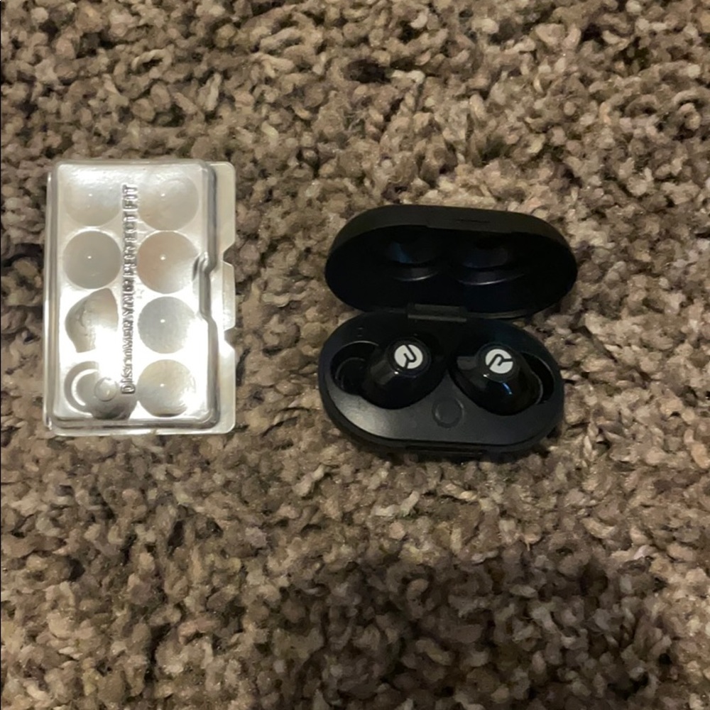 Raycon earbuds by ray jay. Worn 5 times